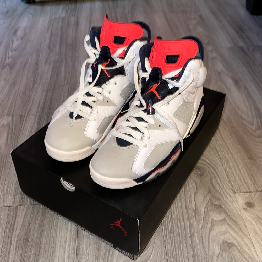 Air Jordan 6 Retros white/infrared 23-neutral grey men’s size 8.5